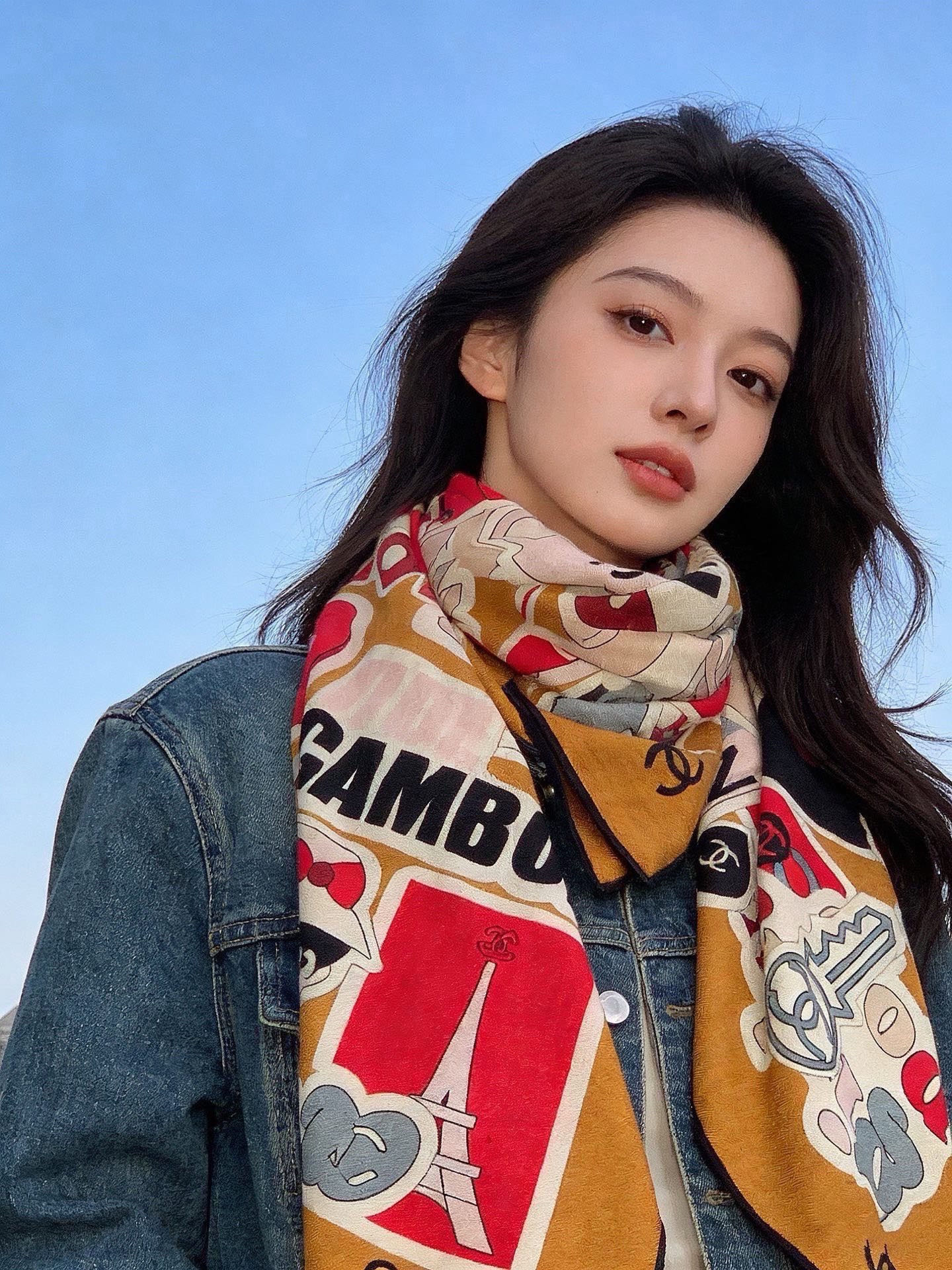 高级成衣系列～Chanel 【140双面同色丝绒披肩】此系列谱写一曲自由轻灵的赞歌本系列作品创新演绎品牌