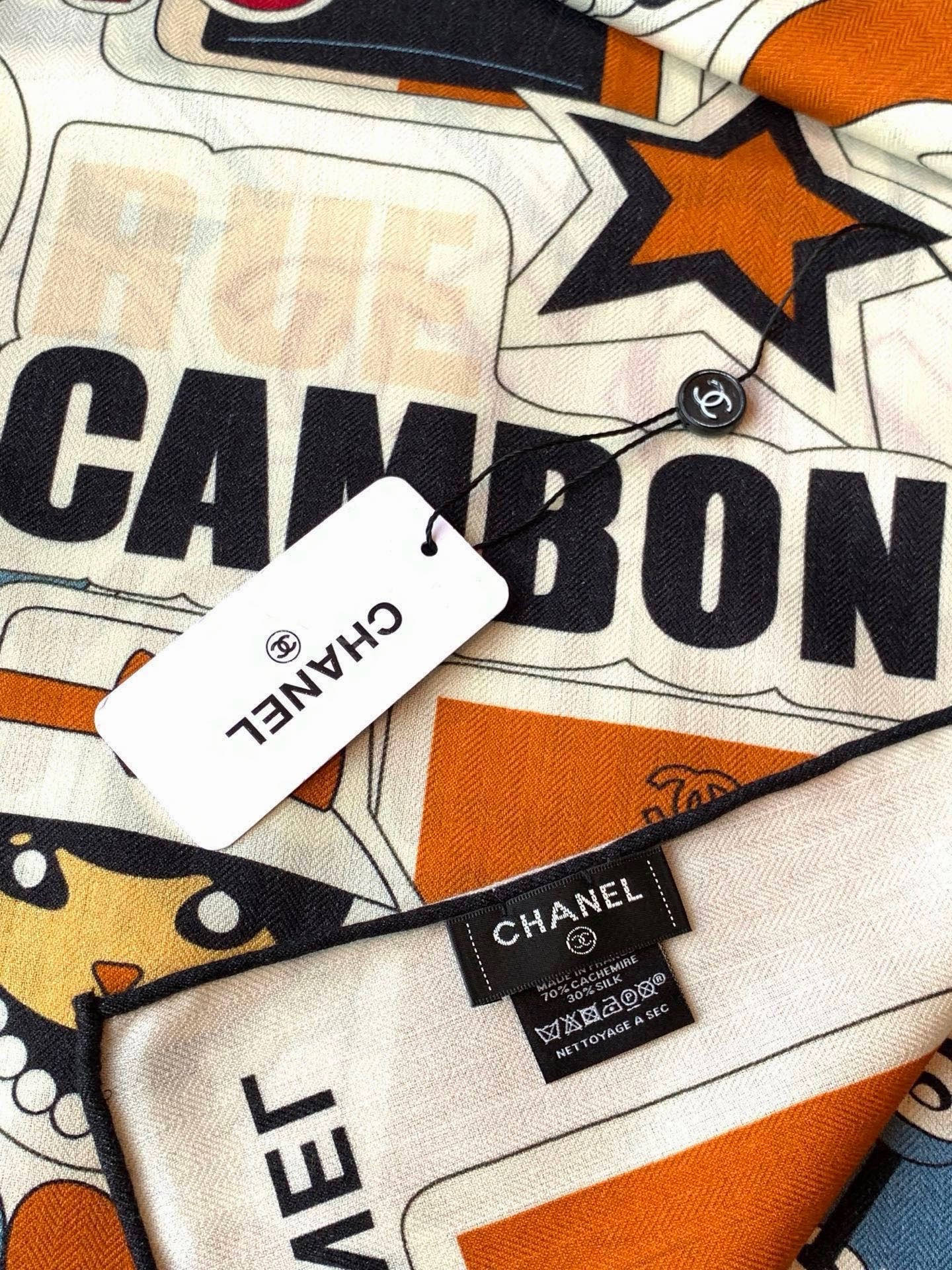 高级成衣系列～Chanel 【140双面同色丝绒披肩】此系列谱写一曲自由轻灵的赞歌本系列作品创新演绎品牌