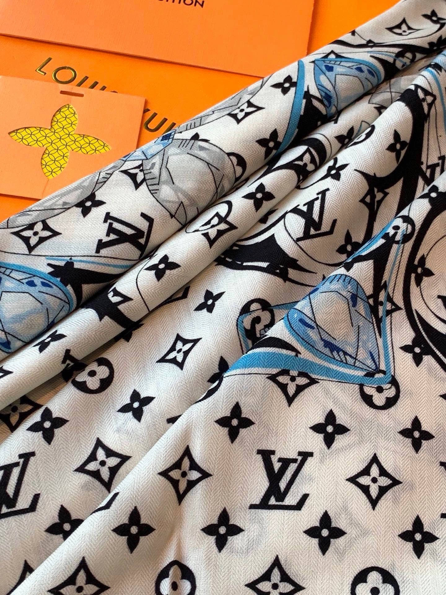 LV x TM 140披肩【140顶级丝绒双面同色披肩】本款L Multicolor披肩出自路易威登与知