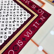 MONOGRAM SILHOUETTE 90双面丝巾Monogram Silhouette 方巾为华美桑 MONOGRAM SILHOUETTE 90双面丝巾Monogram Silhouette 方巾为华美桑