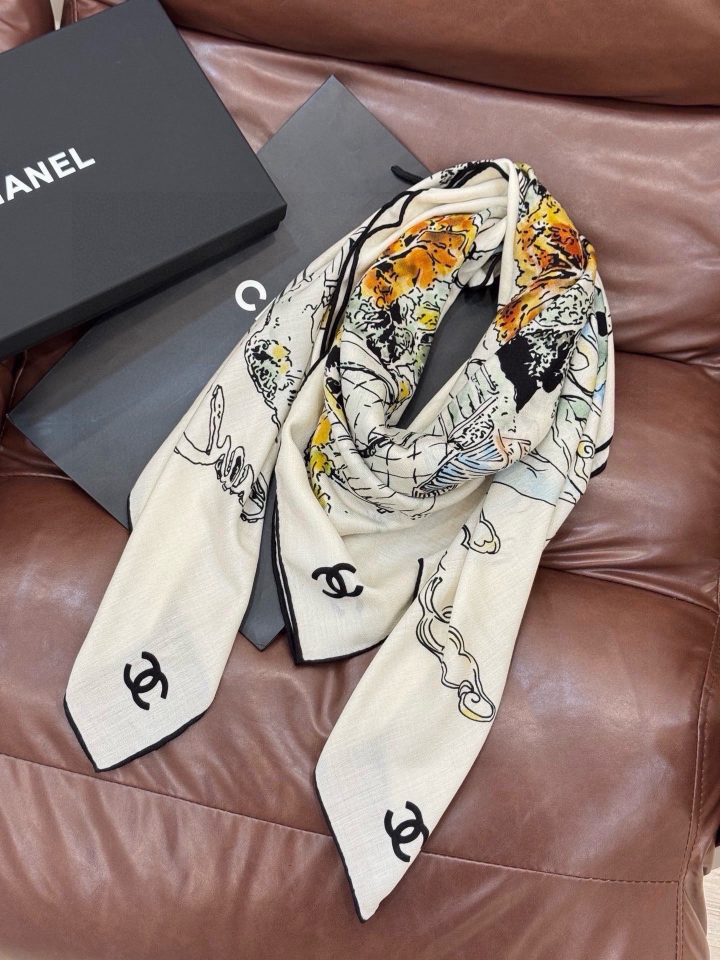 Chanel 高级手工坊系列～～【140顶级丝绒双面同色披肩】25高级手工坊系列作品梦幻而极具电影感，灵