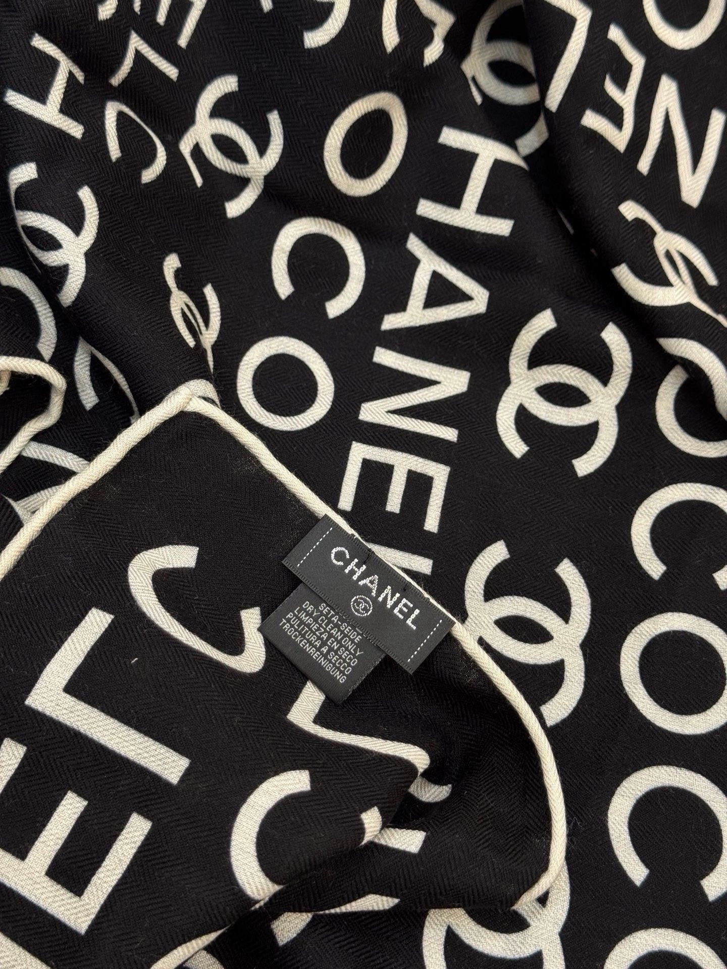 Chanel ~【140顶级双面丝绒披肩】香家logo与字母的完美碰撞设计底部还有隐隐约约的双C小Log