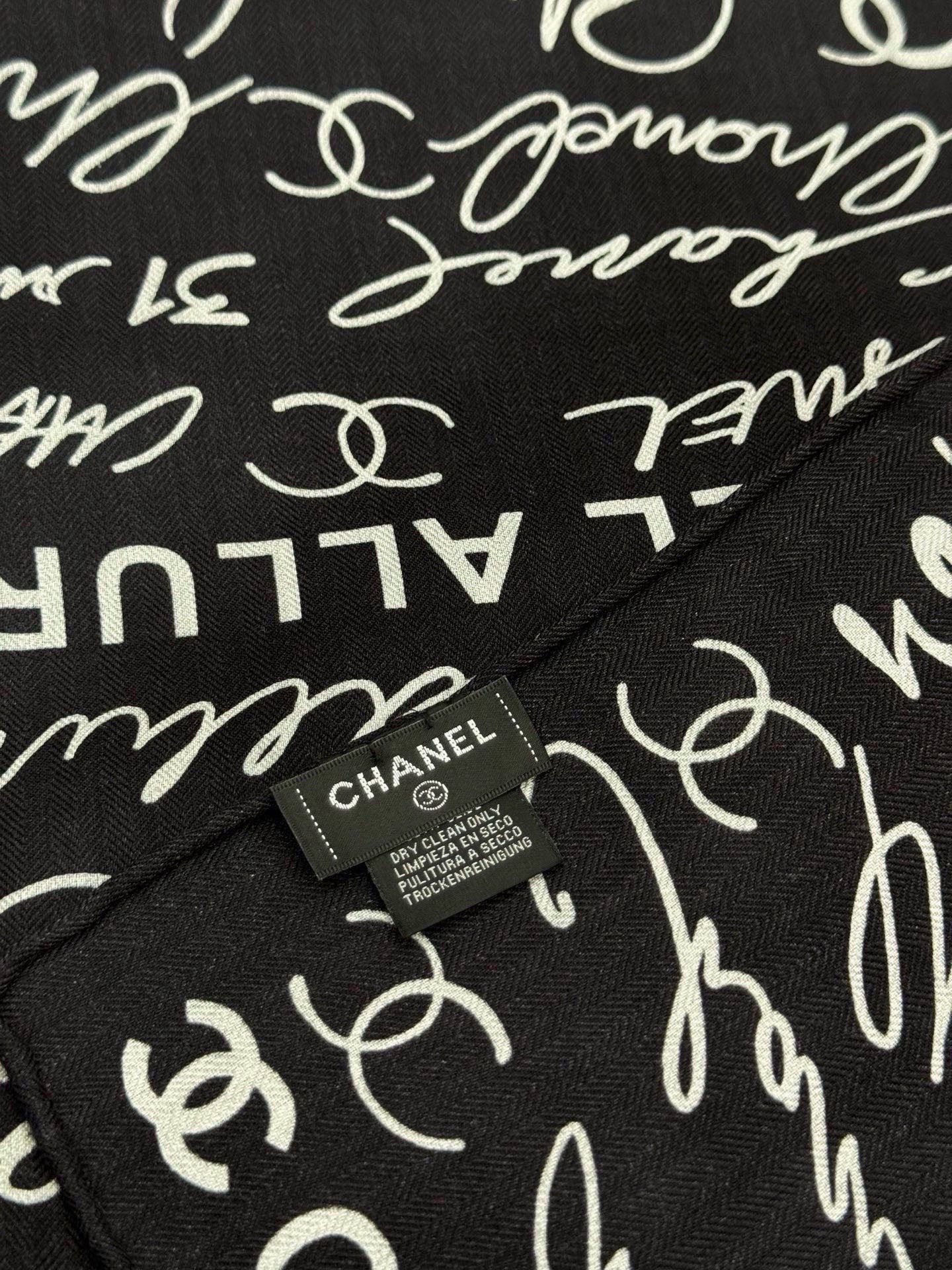 Chanel-丝绒双面方巾【140双面同色】出道即巅峰🐂火爆到一条难求🖤高级感十足的字母CC，和一切经典
