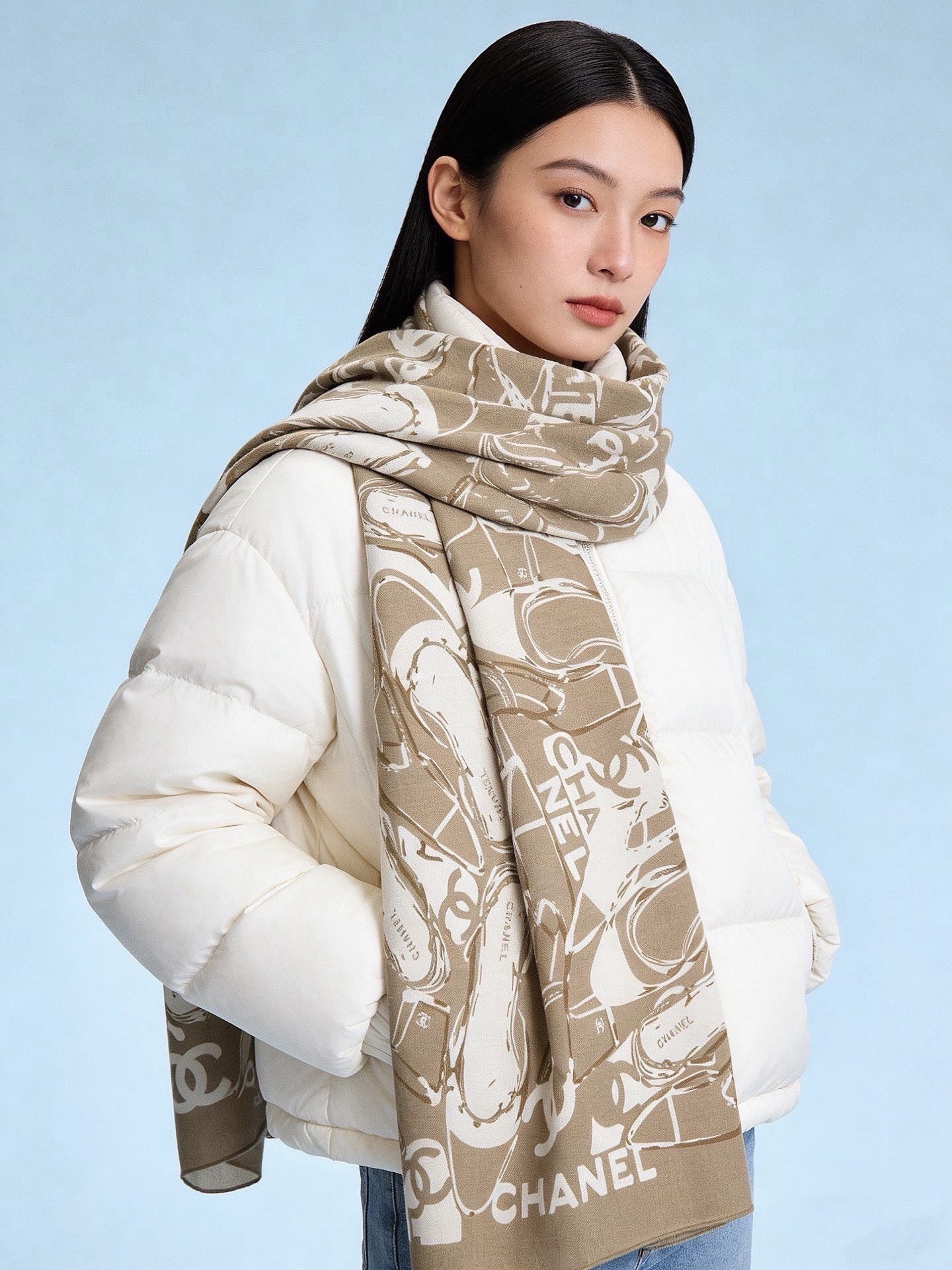 高级成衣系列～Chanel 【140双面同色丝绒披肩】此系列谱写一曲自由轻灵的赞歌本系列作品创新演绎品牌