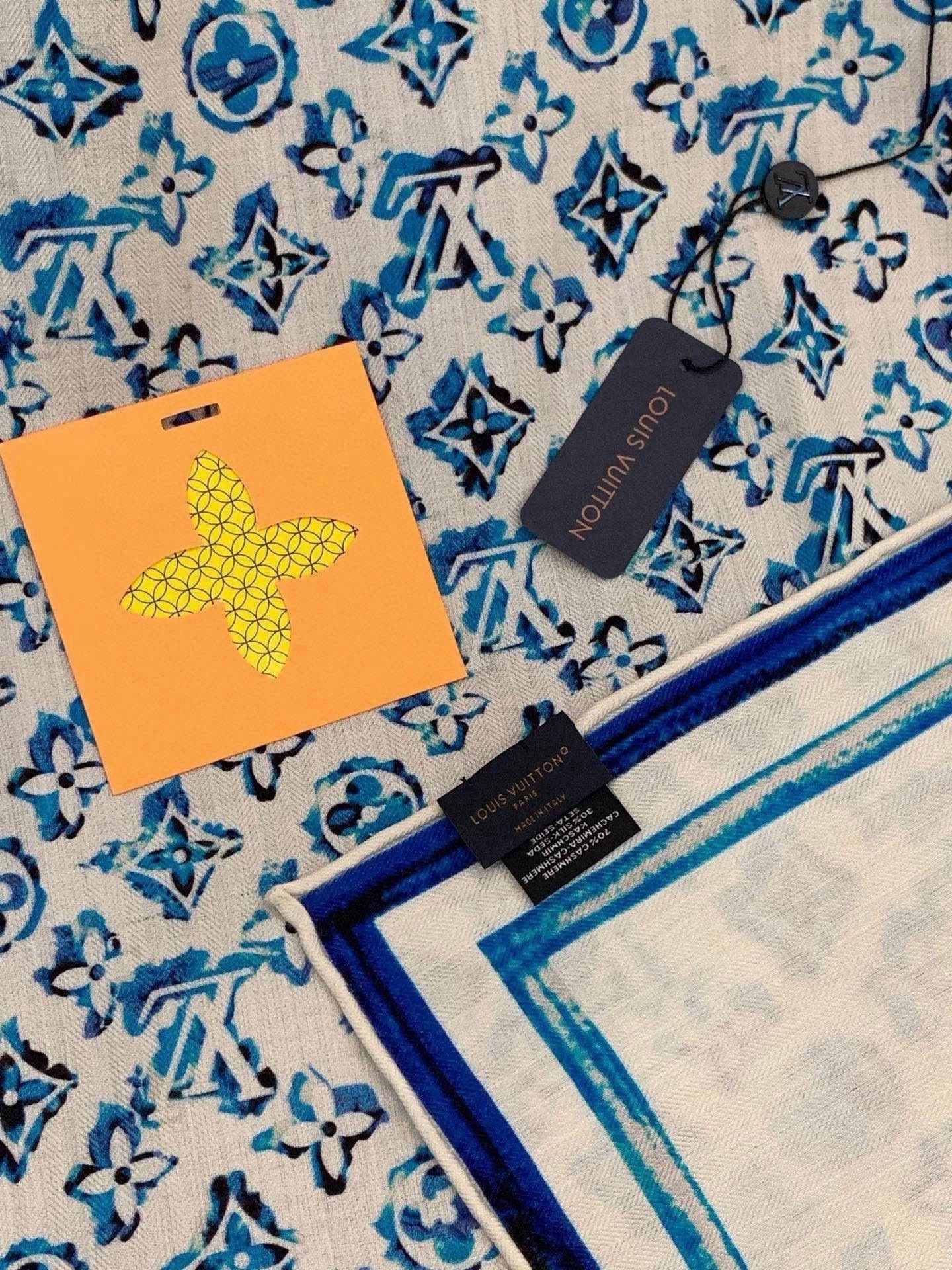 LV x TM 140披肩【140顶级丝绒双面同色披肩】本款L Multicolor披肩出自路易威登与知