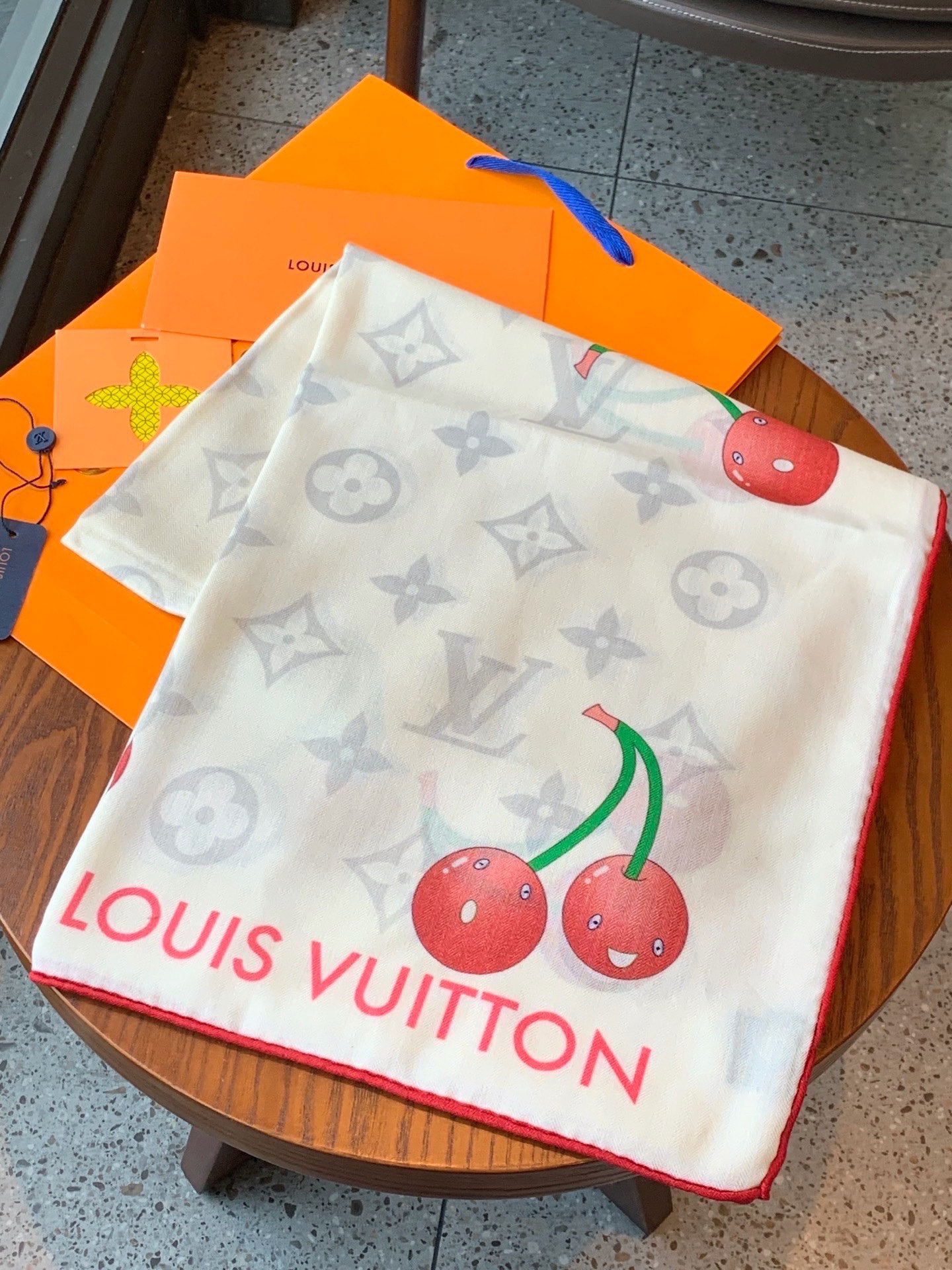 LV X TM MONOGRAMCERISE 140丝绒方巾【140双面丝绒同色】LV × TM Mon