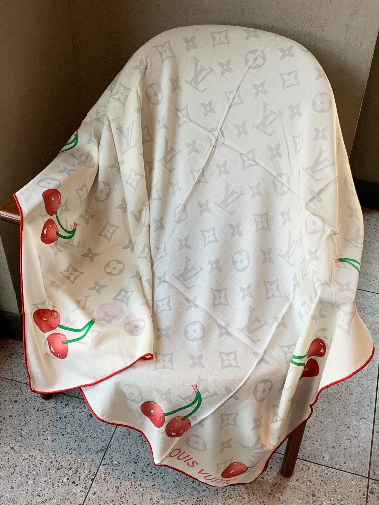 LV X TM MONOGRAMCERISE 140丝绒方巾【140双面丝绒同色】LV × TM Mon