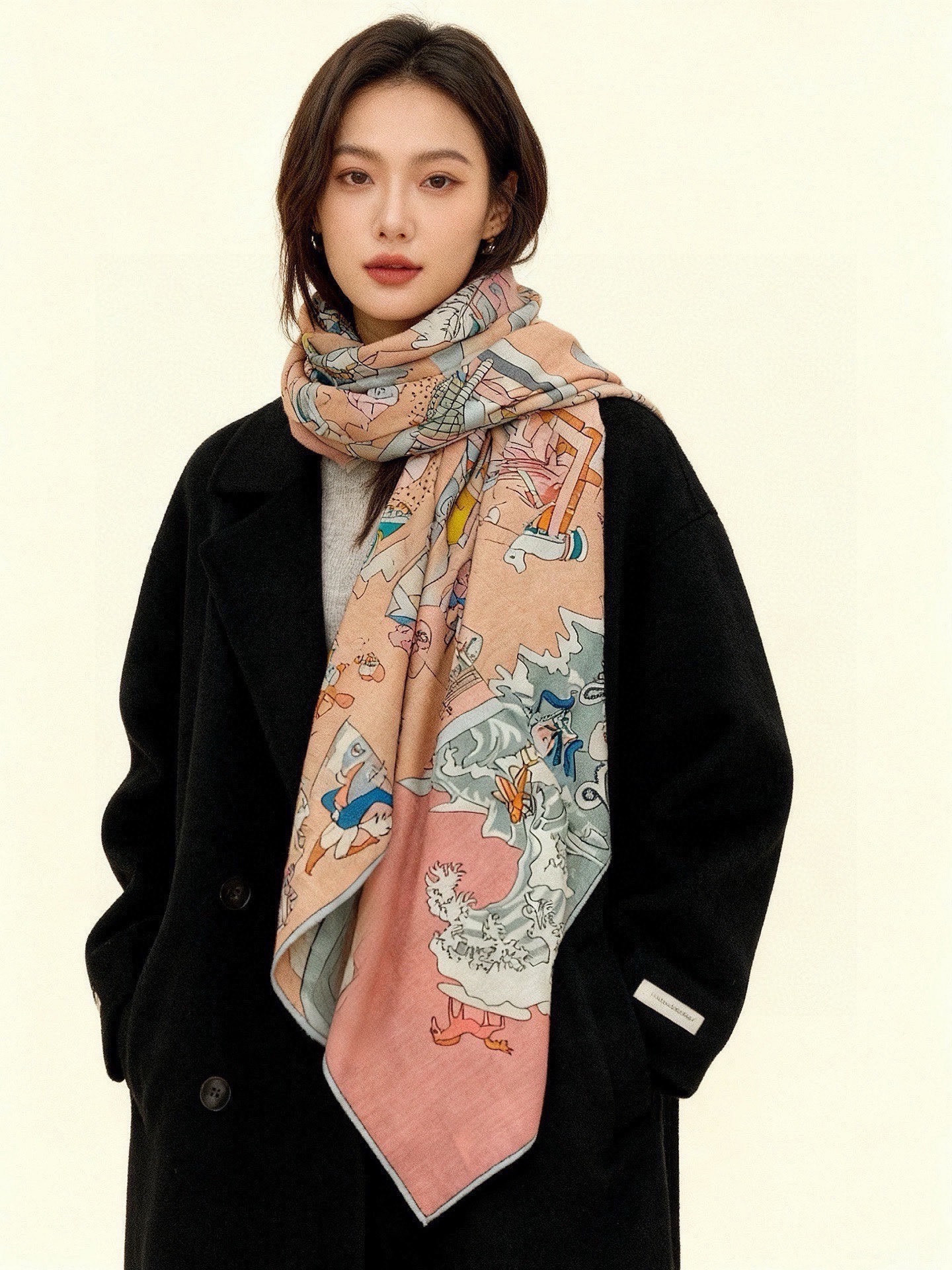 “马术学院”140双面同色丝绒披肩～Hermes 手工卷边丝绒方巾（30%桑蚕丝70%羊绒）这款爱马仕的