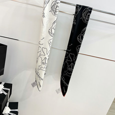 Chanel ~26新品~90双面真丝山茶花、四叶草、埃菲尔铁塔与双C的完美搭配适合各种场合搭配使用设计 Chanel ~26新品~90双面真丝山茶花、四叶草、埃菲尔铁塔与双C的完美搭配适合各种场合搭配使用设计