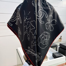 Chanel ~26新品~90双面真丝山茶花、四叶草、埃菲尔铁塔与双C的完美搭配适合各种场合搭配使用设计 Chanel ~26新品~90双面真丝山茶花、四叶草、埃菲尔铁塔与双C的完美搭配适合各种场合搭配使用设计