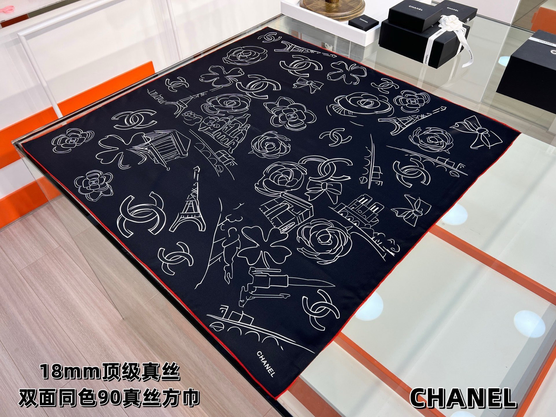 Chanel ~26新品～90双面真丝山茶花、四叶草、埃菲尔铁塔与双C的完美搭配适合各种场合搭配使用设计