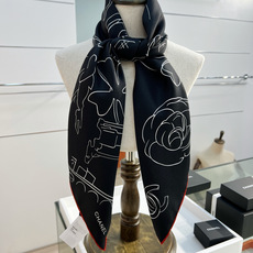Chanel ~26新品~90双面真丝山茶花、四叶草、埃菲尔铁塔与双C的完美搭配适合各种场合搭配使用设计 Chanel ~26新品~90双面真丝山茶花、四叶草、埃菲尔铁塔与双C的完美搭配适合各种场合搭配使用设计