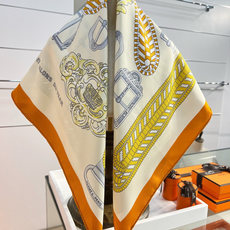 爱马仕(Hermès)90丝巾经典款“Boucles et Sangles du Trian”真丝方巾 爱马仕(Hermès)90丝巾经典款“Boucles et Sangles du Trian”真丝方巾