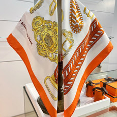 爱马仕(Hermès)90丝巾经典款“Boucles et Sangles du Trian”真丝方巾 爱马仕(Hermès)90丝巾经典款“Boucles et Sangles du Trian”真丝方巾