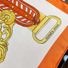 爱马仕(Hermès)90丝巾经典款“Boucles et Sangles du Trian”真丝方巾 爱马仕(Hermès)90丝巾经典款“Boucles et Sangles du Trian”真丝方巾