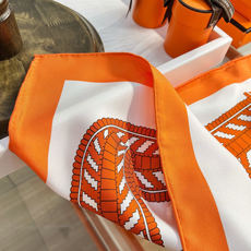 爱马仕(Hermès)90丝巾经典款“Boucles et Sangles du Trian”真丝方巾 爱马仕(Hermès)90丝巾经典款“Boucles et Sangles du Trian”真丝方巾