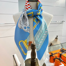 爱马仕(Hermès)90丝巾经典款“Boucles et Sangles du Trian”真丝方巾 爱马仕(Hermès)90丝巾经典款“Boucles et Sangles du Trian”真丝方巾