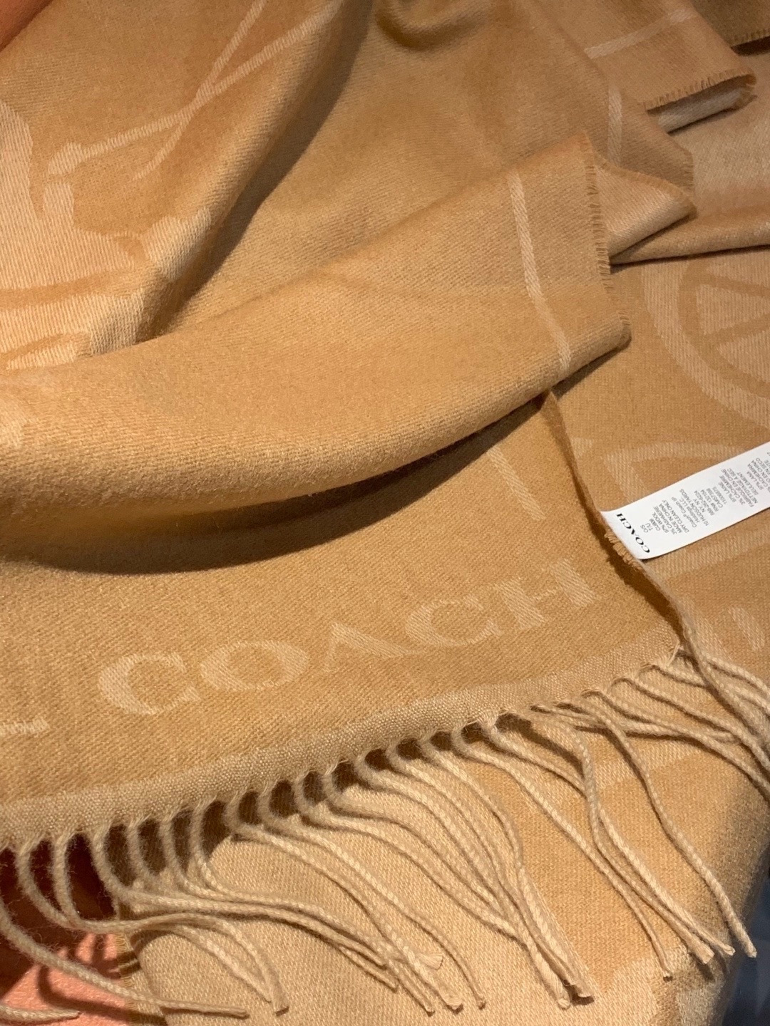 蔻驰 新款到！Coach爆款！披肩也太好看了吧！不仅有颜值还有品质，手感超级软糯和舒服，尺寸195×53