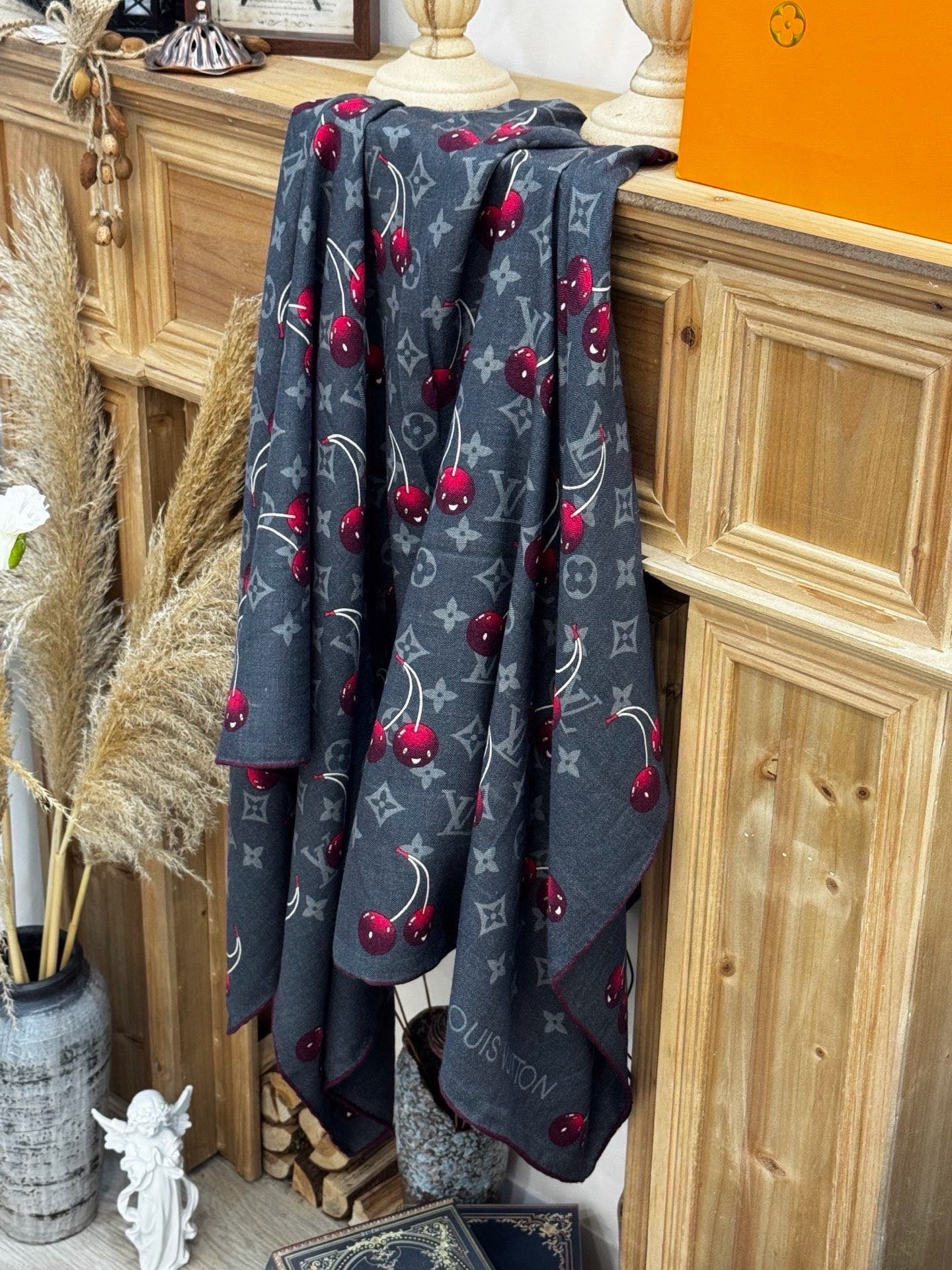 LV X TM MONOGRAMCERISE 140丝绒方巾【140双面丝绒同色】LV × TM Mon