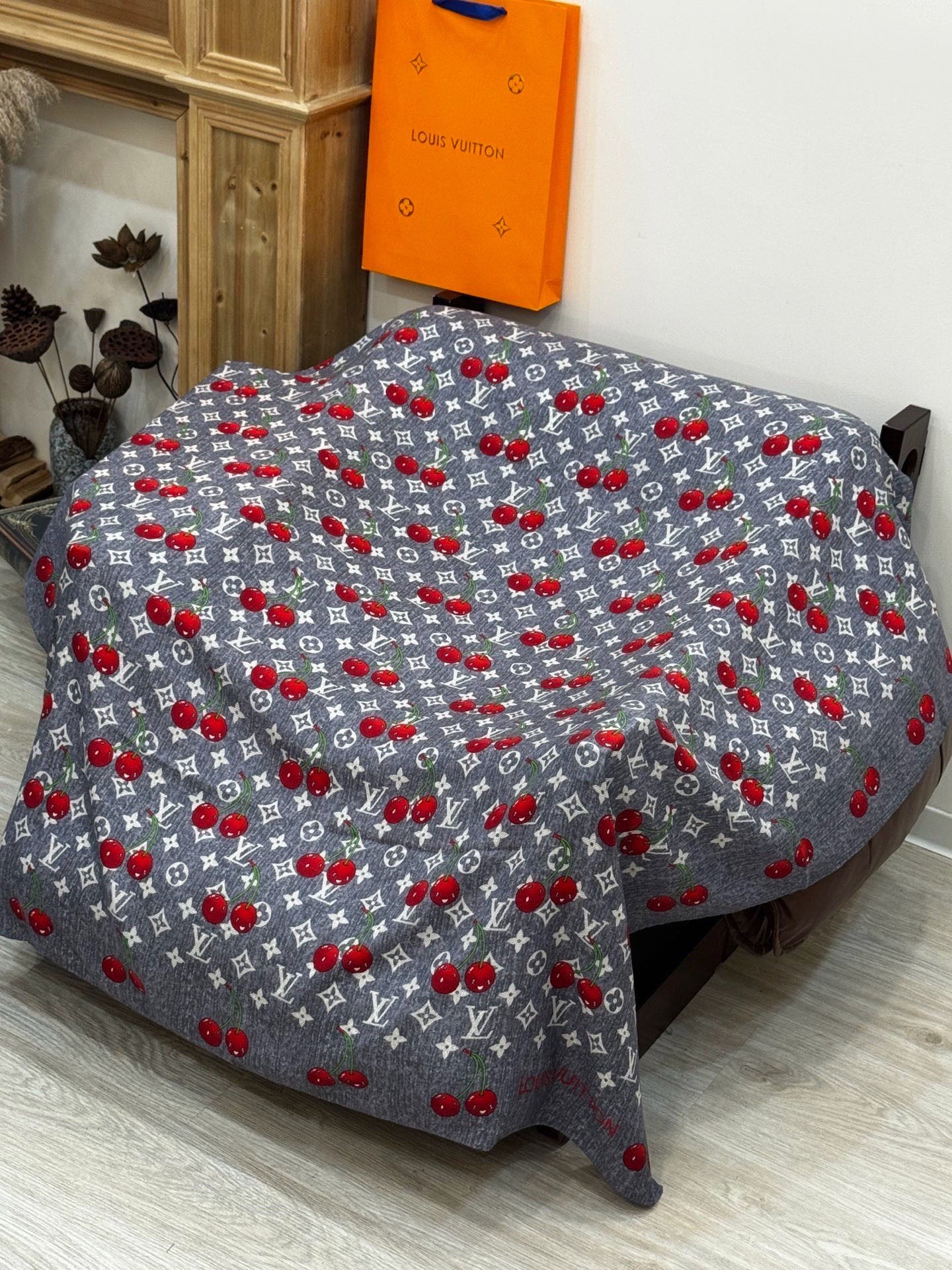 LV X TM MONOGRAMCERISE 140丝绒方巾【140双面丝绒同色】LV × TM Mon
