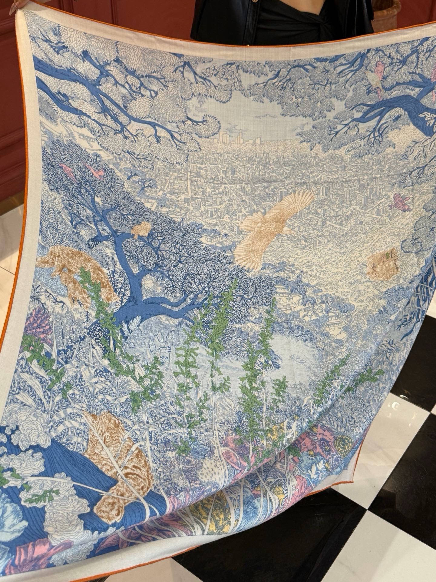 爱马仕～秋冬搭配利器❗️顶级双面同色 版真丝羊绒披肩！！1条等于2条】点睛精彩，图案和配色都超级喜欢，又