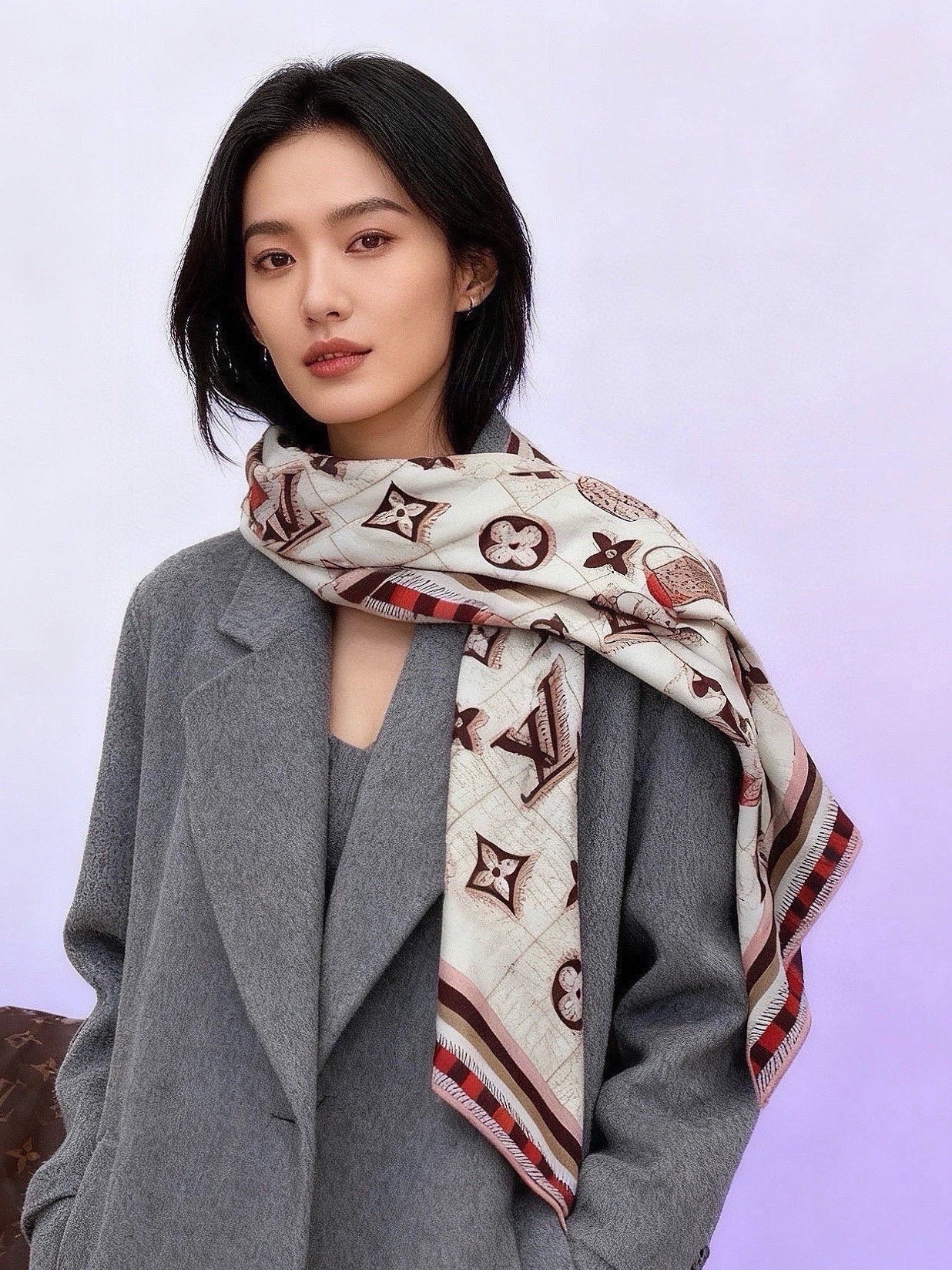 LV x TM 140披肩【140顶级丝绒双面同色披肩】本款L Multicolor披肩出自路易威登与知