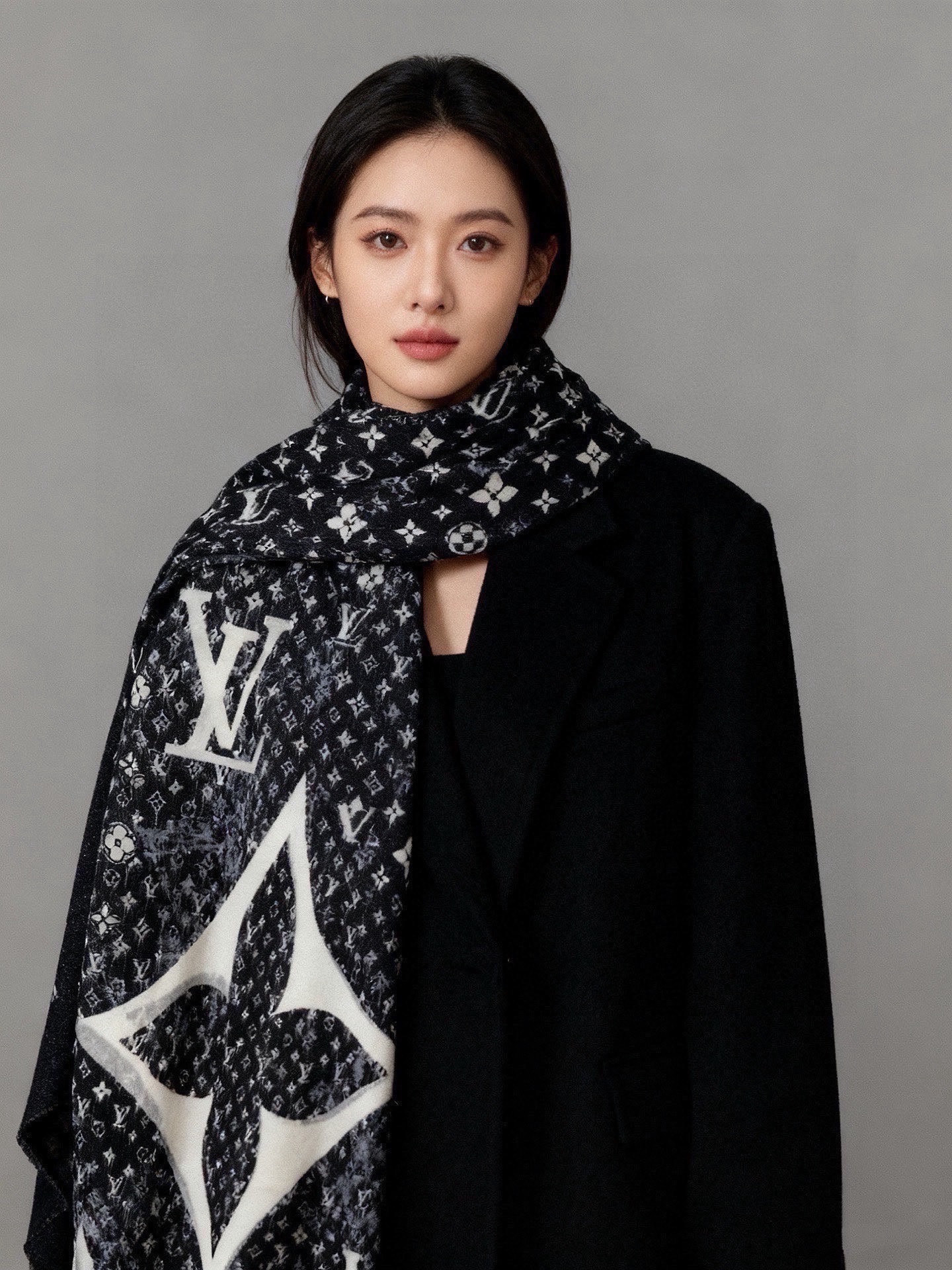 会发光发亮的围巾银丝羊绒长巾✨专柜同步‼️真心赞‼️驴家【L字母与花纹长巾】路易威登经典 Monogra