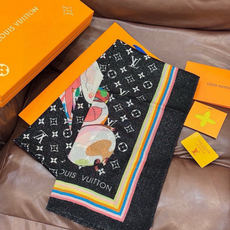 会发光发亮的围巾LV x TM Monogram SuPerflat Characters 丝绒方巾出自 会发光发亮的围巾LV x TM Monogram SuPerflat Characters 丝绒方巾出自