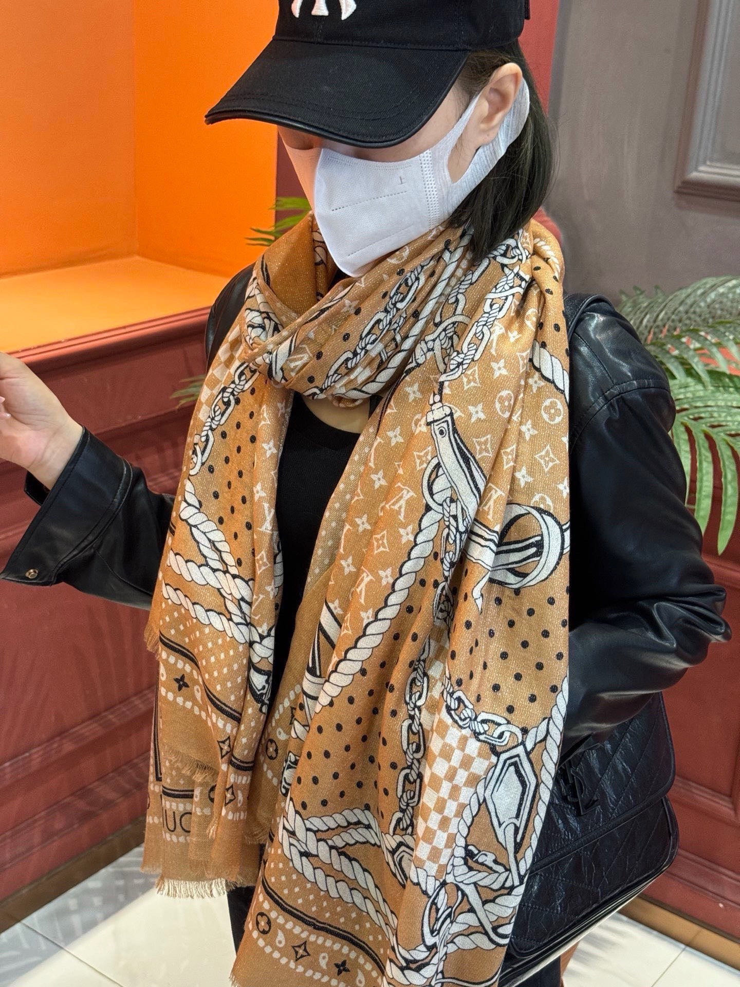 会发光发亮的围巾 💄💋新款客供亮片💖羊绒面料长巾 😘美翻了[流泪]【彩色山茶花银线长巾】御用殿堂级极‼️