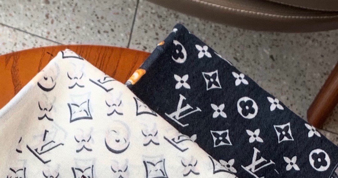 新款上😍真心赞‼ Airline Patches Monogram【V字标识长巾】羊绒长巾，披肩在秉承旅
