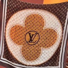 又时髦又百搭!LV新款老花长巾】提升气质和品味的好单品!!四季必备!!真的无敌实用!!Lv难得的羊绒长巾 又时髦又百搭!LV新款老花长巾】提升气质和品味的好单品!!四季必备!!真的无敌实用!!Lv难得的羊绒长巾