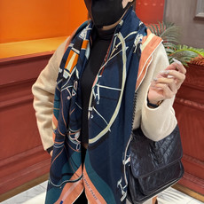 ❄️【双面同色】原单爱马仕140cm丝绒方巾💕 《平衡马车》,没有体验过野村大辅的豪华马车,就不算拥有丰 ❄️【双面同色】原单爱马仕140cm丝绒方巾💕 《平衡马车》,没有体验过野村大辅的豪华马车,就不算拥有丰