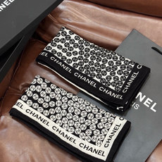 Chanel新品~【140顶级丝绒双面同色披肩】披肩设计真的好有突破粉色米色格优雅甜美感觉每一款错过了就 Chanel新品~【140顶级丝绒双面同色披肩】披肩设计真的好有突破粉色米色格优雅甜美感觉每一款错过了就