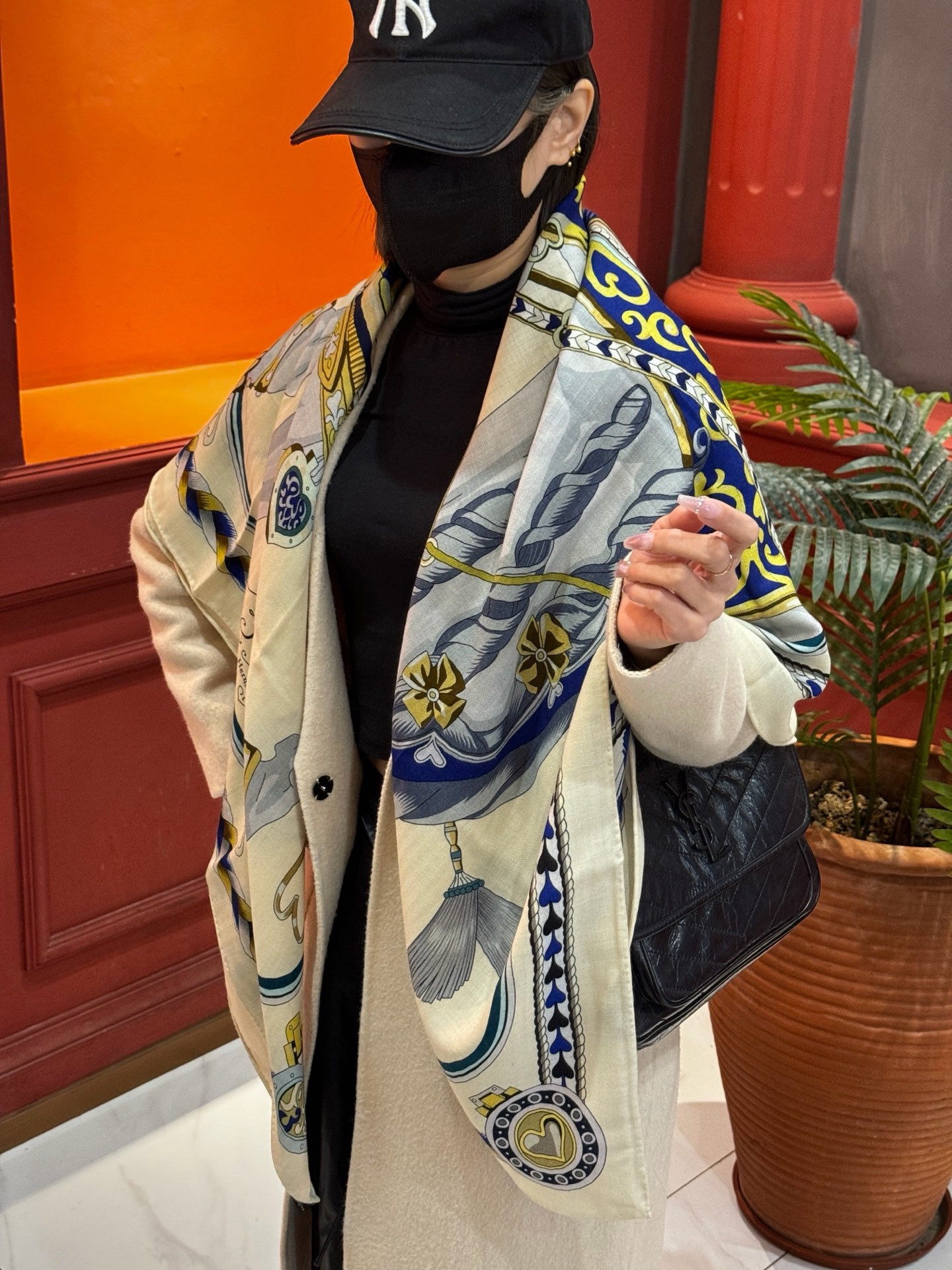 【双面同色】原单爱马仕140cm丝绒方巾💕 甜蜜的鞍具，装饰家芳登和佩西耶设计的一款餐盘增添骑士般的浪漫