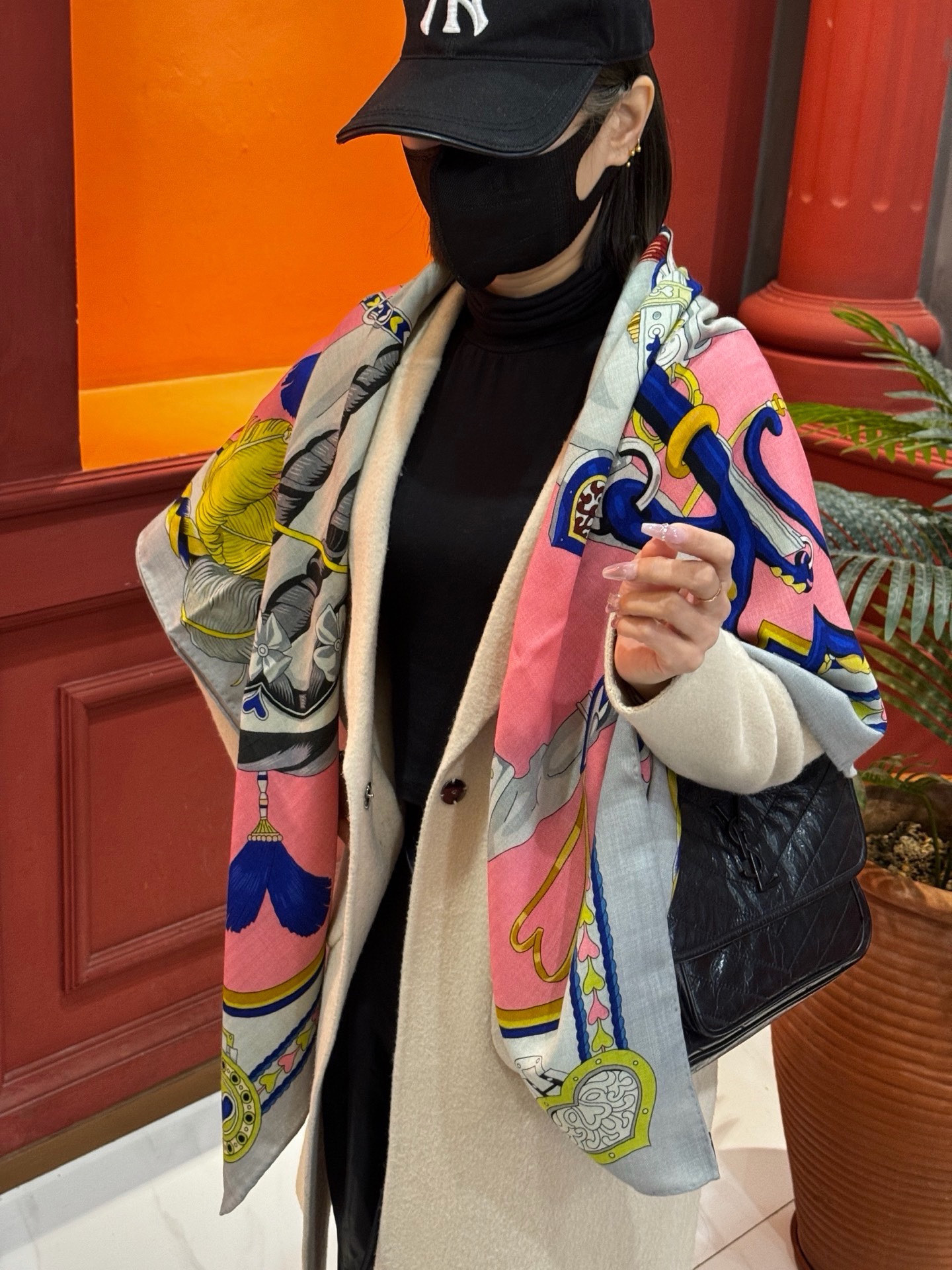 【双面同色】原单爱马仕140cm丝绒方巾💕 甜蜜的鞍具，装饰家芳登和佩西耶设计的一款餐盘增添骑士般的浪漫