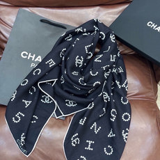 Chanel-丝绒双面方巾【140双面同色】出道即巅峰🐂火爆到一条难求🖤高级感十足的字母CC,和一切经典 Chanel-丝绒双面方巾【140双面同色】出道即巅峰🐂火爆到一条难求🖤高级感十足的字母CC,和一切经典