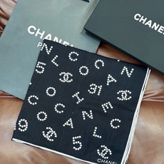 Chanel-丝绒双面方巾【140双面同色】出道即巅峰🐂火爆到一条难求🖤高级感十足的字母CC,和一切经典 Chanel-丝绒双面方巾【140双面同色】出道即巅峰🐂火爆到一条难求🖤高级感十足的字母CC,和一切经典