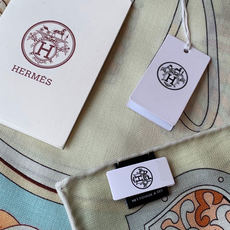 【双面同色】原单爱马仕140cm丝绒方巾💕 甜蜜的鞍具,装饰家芳登和佩西耶设计的一款餐盘增添骑士般的浪漫 【双面同色】原单爱马仕140cm丝绒方巾💕 甜蜜的鞍具,装饰家芳登和佩西耶设计的一款餐盘增添骑士般的浪漫