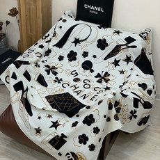 上新❤️【Chanel】 经典茶花优雅Coco风,Chanel最新菱格丝绒大方巾~气质到骨子里,香奶奶新 上新❤️【Chanel】 经典茶花优雅Coco风,Chanel最新菱格丝绒大方巾~气质到骨子里,香奶奶新