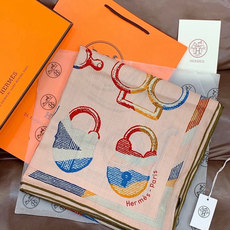 爱马仕(Hermes)【💗】 | “马具故事的诗意回顾”140披肩 【上新❤️】 永远秉承高品质手工卷边 爱马仕(Hermes)【💗】 | “马具故事的诗意回顾”140披肩 【上新❤️】 永远秉承高品质手工卷边