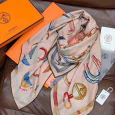 爱马仕(Hermes)【💗】 | “马具故事的诗意回顾”140披肩 【上新❤️】 永远秉承高品质手工卷边 爱马仕(Hermes)【💗】 | “马具故事的诗意回顾”140披肩 【上新❤️】 永远秉承高品质手工卷边