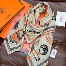爱马仕(Hermes)【💗】 | “马具故事的诗意回顾”140披肩 【上新❤️】 永远秉承高品质手工卷边 爱马仕(Hermes)【💗】 | “马具故事的诗意回顾”140披肩 【上新❤️】 永远秉承高品质手工卷边