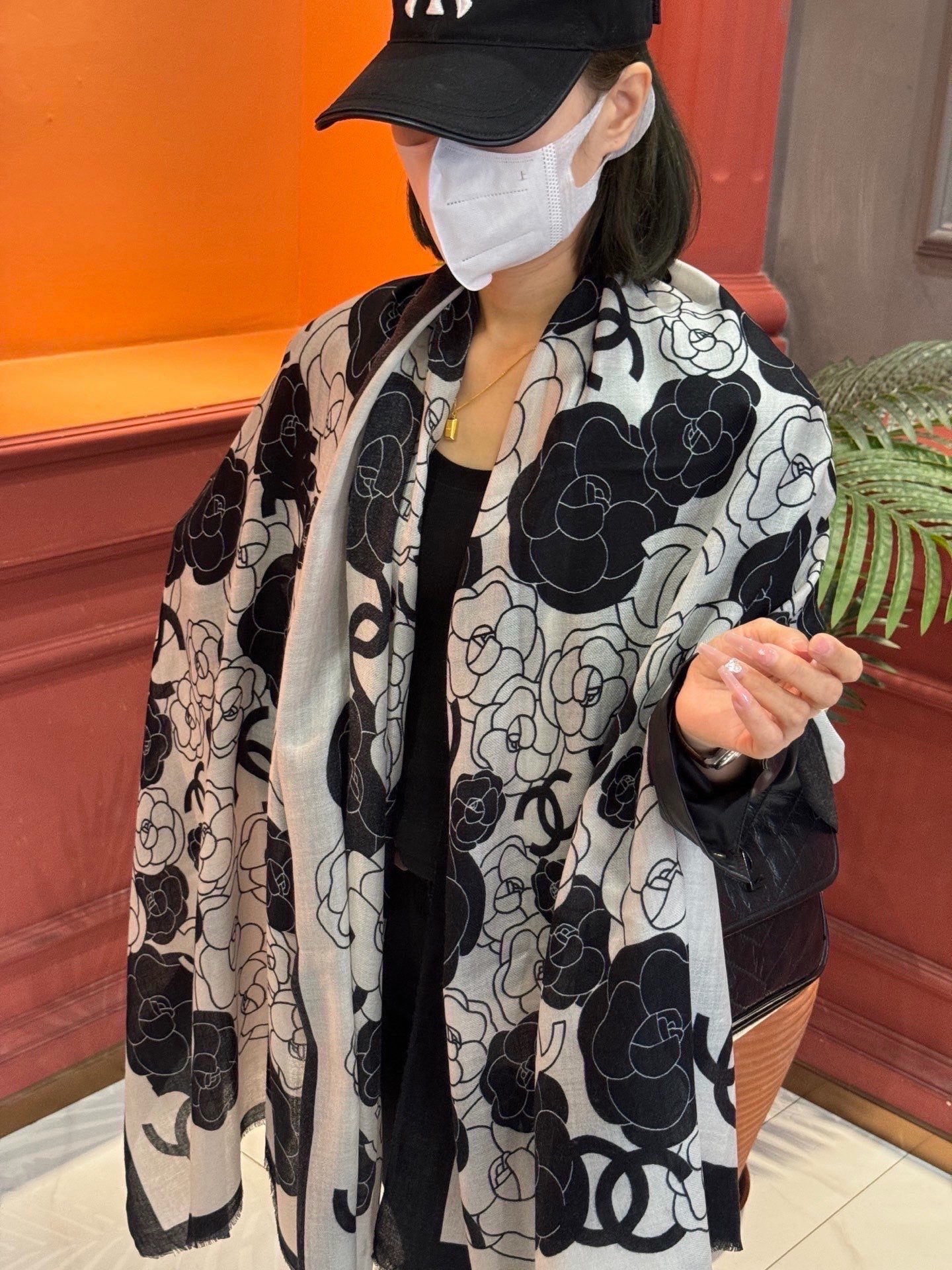 羊绒新款💞 新❤小香【山茶花长围巾】~超级抬气色！高级女人味！羊绒围巾也能这么美！！！这款双面花卉羊绒围