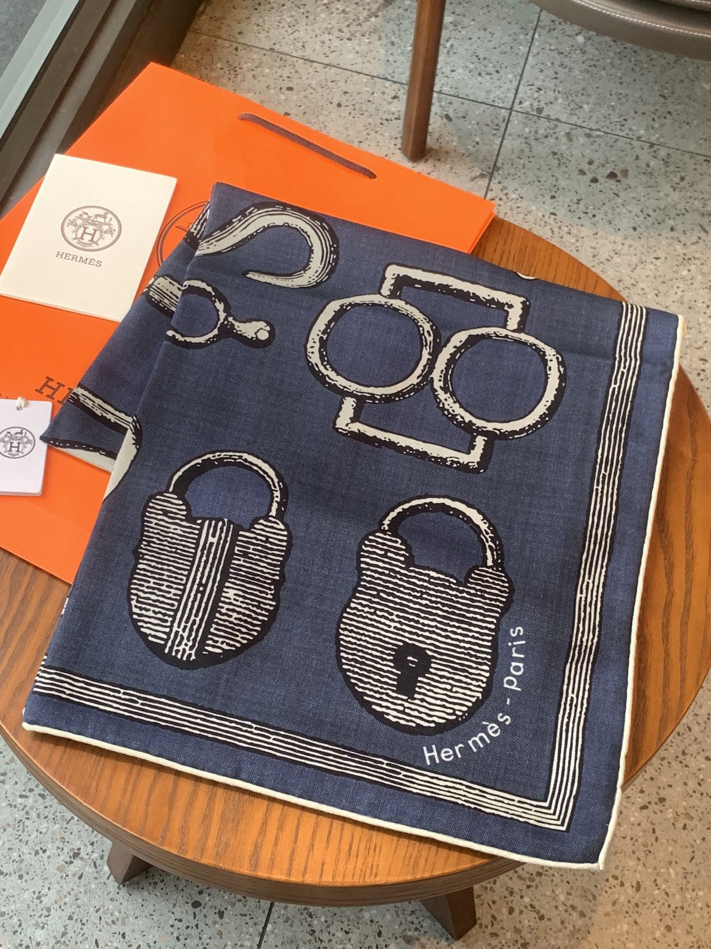 爱马仕(Hermes)【💗】 | “马具故事的诗意回顾”140披肩 【上新❤️】 永远秉承高品质手工卷边