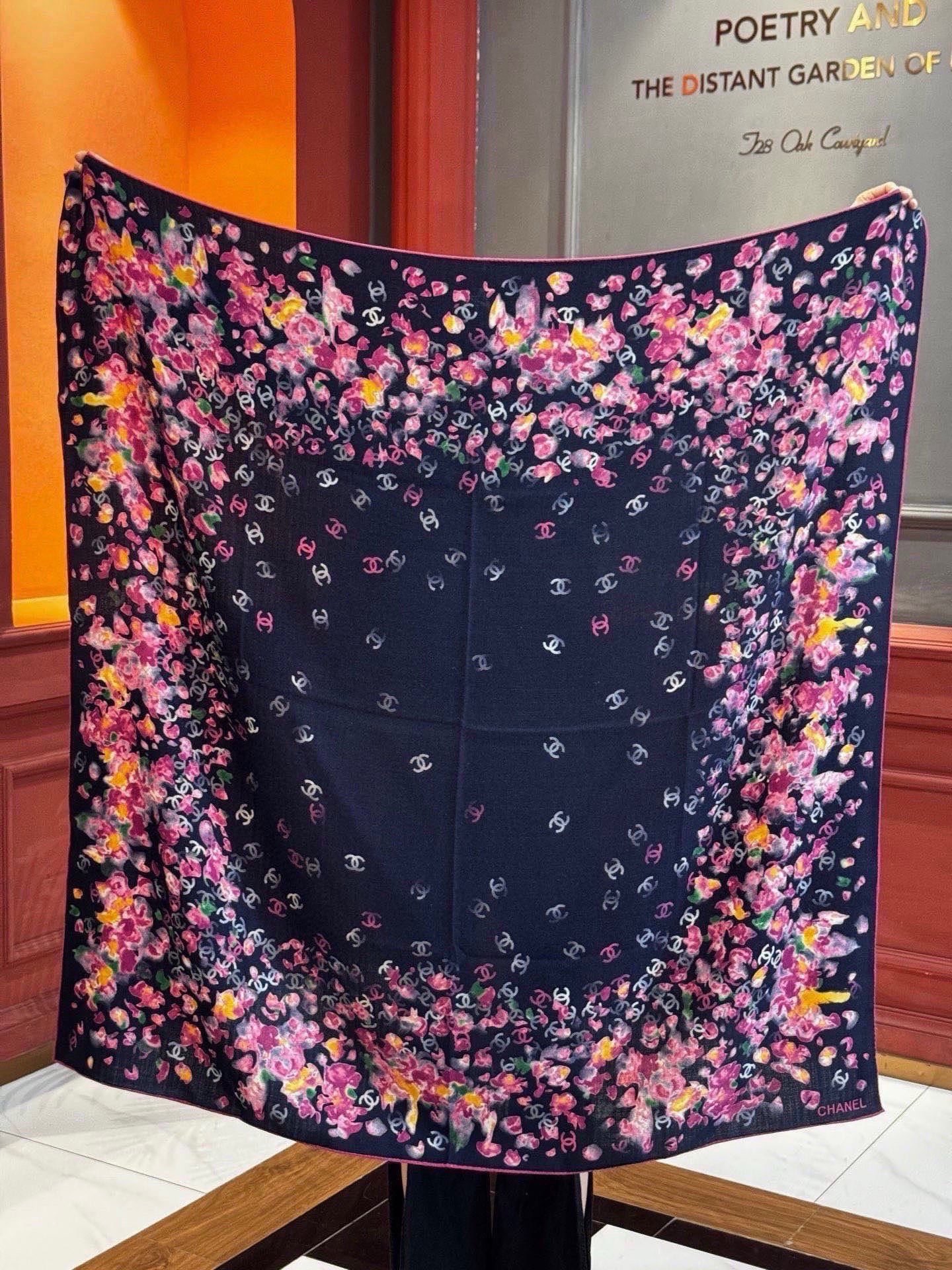 🌸·春日碎花Chanel 140丝绒双面披肩25新款碎花花披肩超级有氛围感135*135cm的大尺寸配色