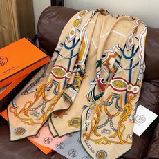 新款 秋冬搭配利器❗️顶级双面同色真丝羊绒披肩!!点睛精彩,图案和配色都超级喜欢,又一款双面配色工艺设计 新款 秋冬搭配利器❗️顶级双面同色真丝羊绒披肩!!点睛精彩,图案和配色都超级喜欢,又一款双面配色工艺设计