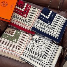上新💕。丝绒方巾 【爱马仕春夏 亚马逊的庆典 Bandana,佩斯利花纹,生机勃勃的图案】(双面同色方巾 上新💕。丝绒方巾 【爱马仕春夏 亚马逊的庆典 Bandana,佩斯利花纹,生机勃勃的图案】(双面同色方巾