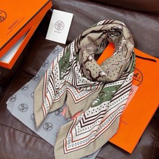 上新💕。丝绒方巾 【爱马仕春夏 亚马逊的庆典 Bandana,佩斯利花纹,生机勃勃的图案】(双面同色方巾 上新💕。丝绒方巾 【爱马仕春夏 亚马逊的庆典 Bandana,佩斯利花纹,生机勃勃的图案】(双面同色方巾