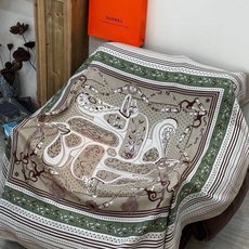 上新💕。丝绒方巾 【爱马仕春夏 亚马逊的庆典 Bandana,佩斯利花纹,生机勃勃的图案】(双面同色方巾 上新💕。丝绒方巾 【爱马仕春夏 亚马逊的庆典 Bandana,佩斯利花纹,生机勃勃的图案】(双面同色方巾