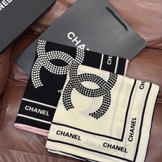Chanel ~【140顶级双面丝绒披肩】香家logo与字母的完美碰撞设计底部还有隐隐约约的双C小Log Chanel ~【140顶级双面丝绒披肩】香家logo与字母的完美碰撞设计底部还有隐隐约约的双C小Log